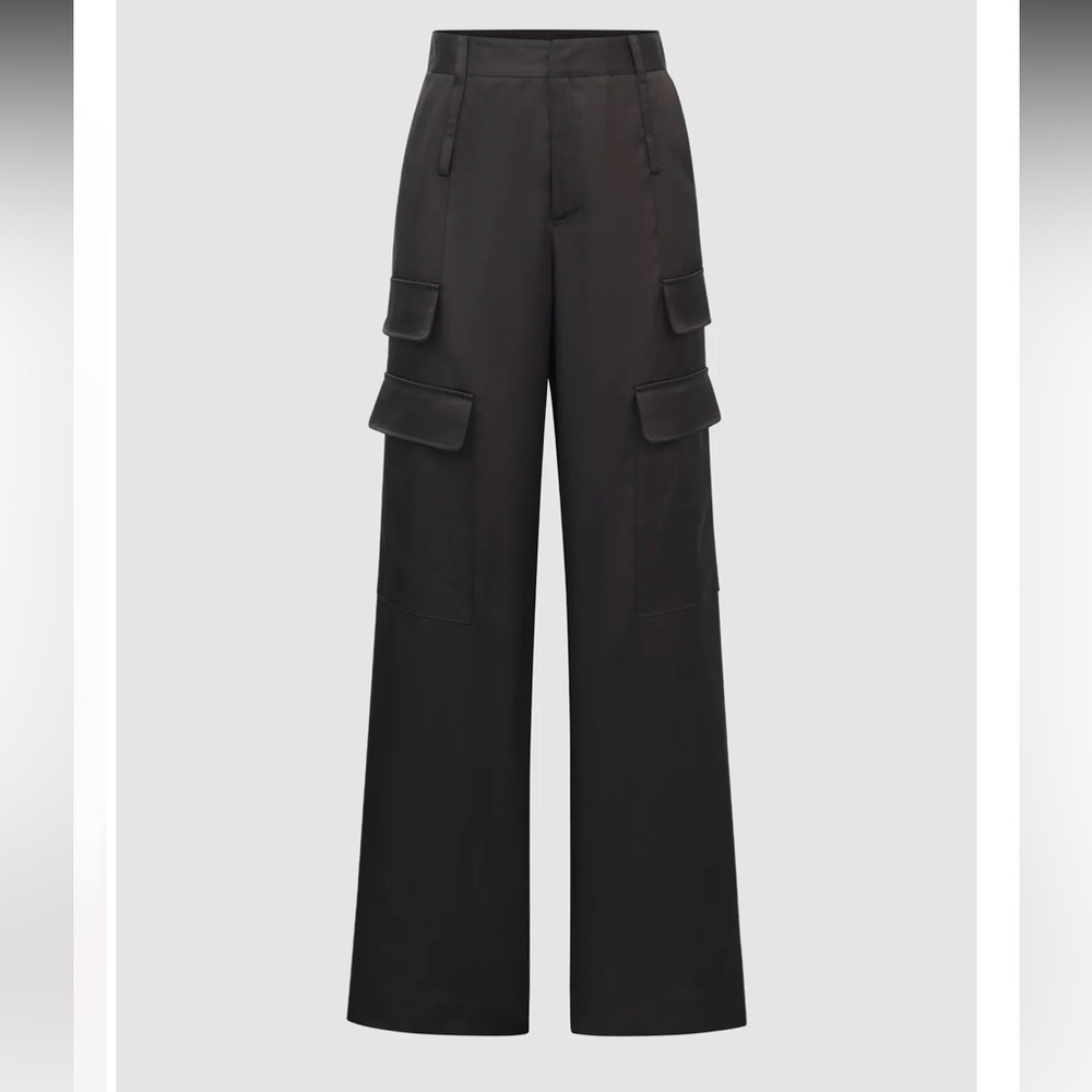 Noli Yoga Milan Satin Cargo Pants
Black Cargo Pants for Women size 2 - Picture 4 of 5